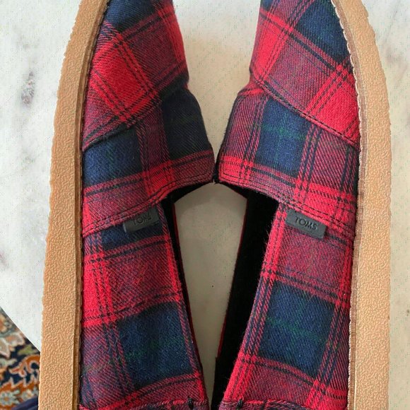 TOMS Classic Red & Navy Plaid Slip-Ons Women's Size 8.5 - Picture 3 of 6